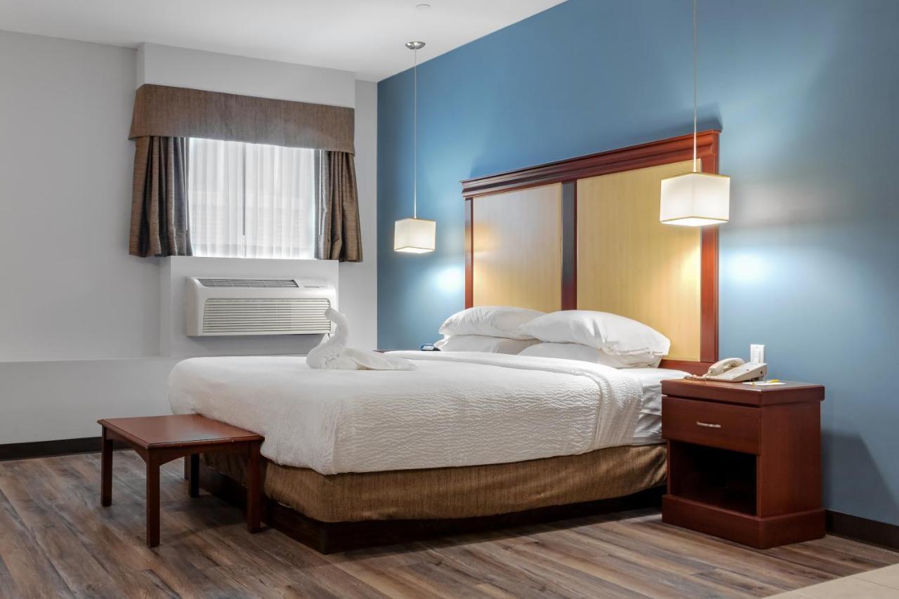 Premier Inn & Suites - Downtown המילטון מראה חיצוני תמונה